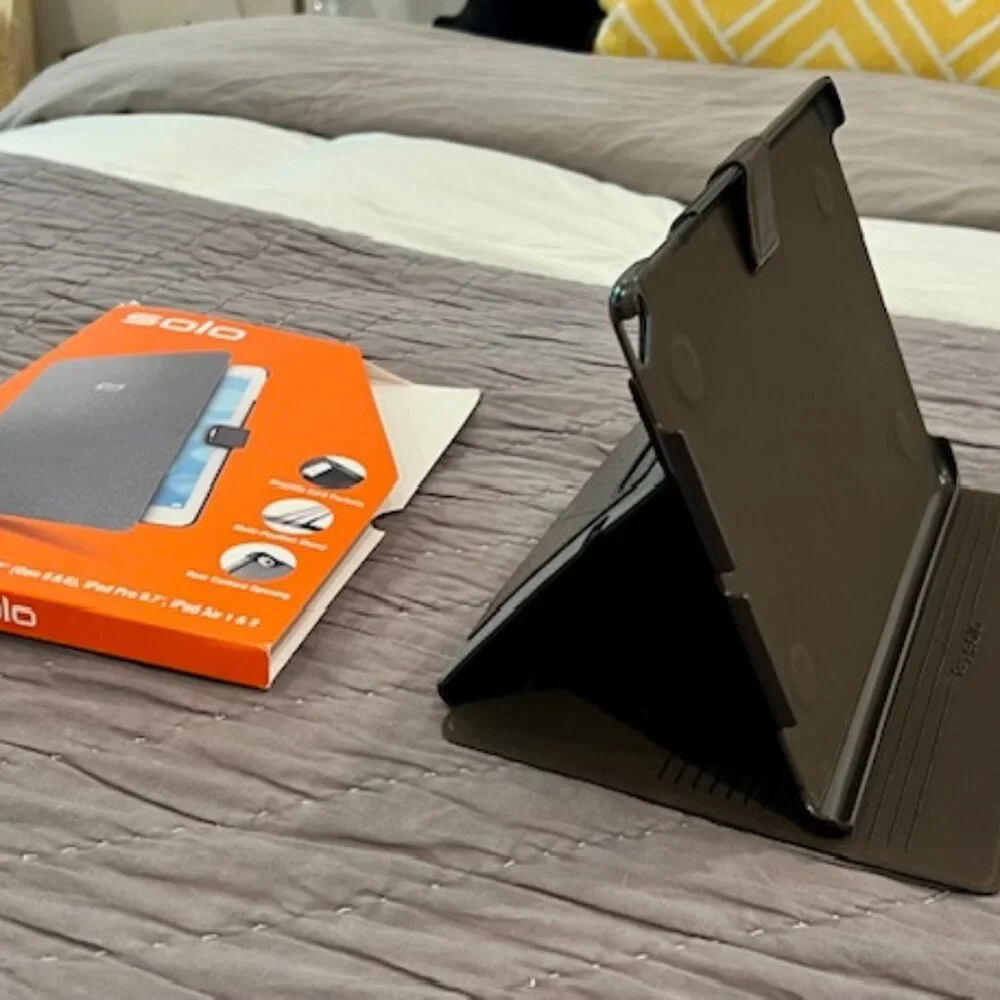 Solo New York, Thompson Air Slim iPad Case, Grey & Black.